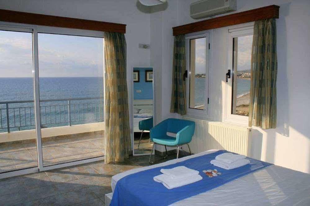 Blue Coral Beach Villas Pafos Exterior foto