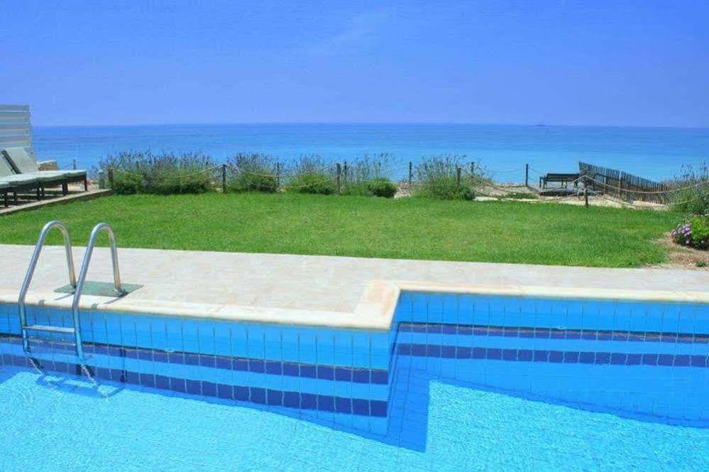 Blue Coral Beach Villas Pafos Exterior foto